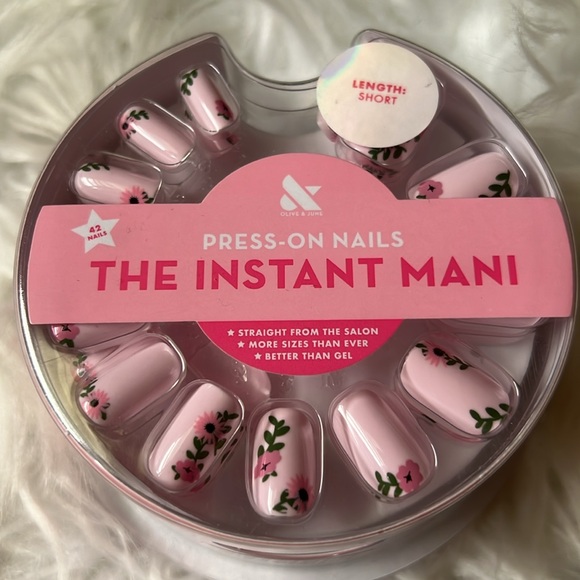 Olive and June the instant Mani press on nails 💅🏻 - Picture 2 of 5